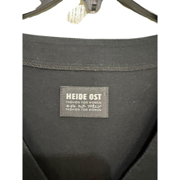 Heide OST Women's Black V-neckline Short Sleeves Oversized T-Shirt Size Medium - Picture 2 of 5